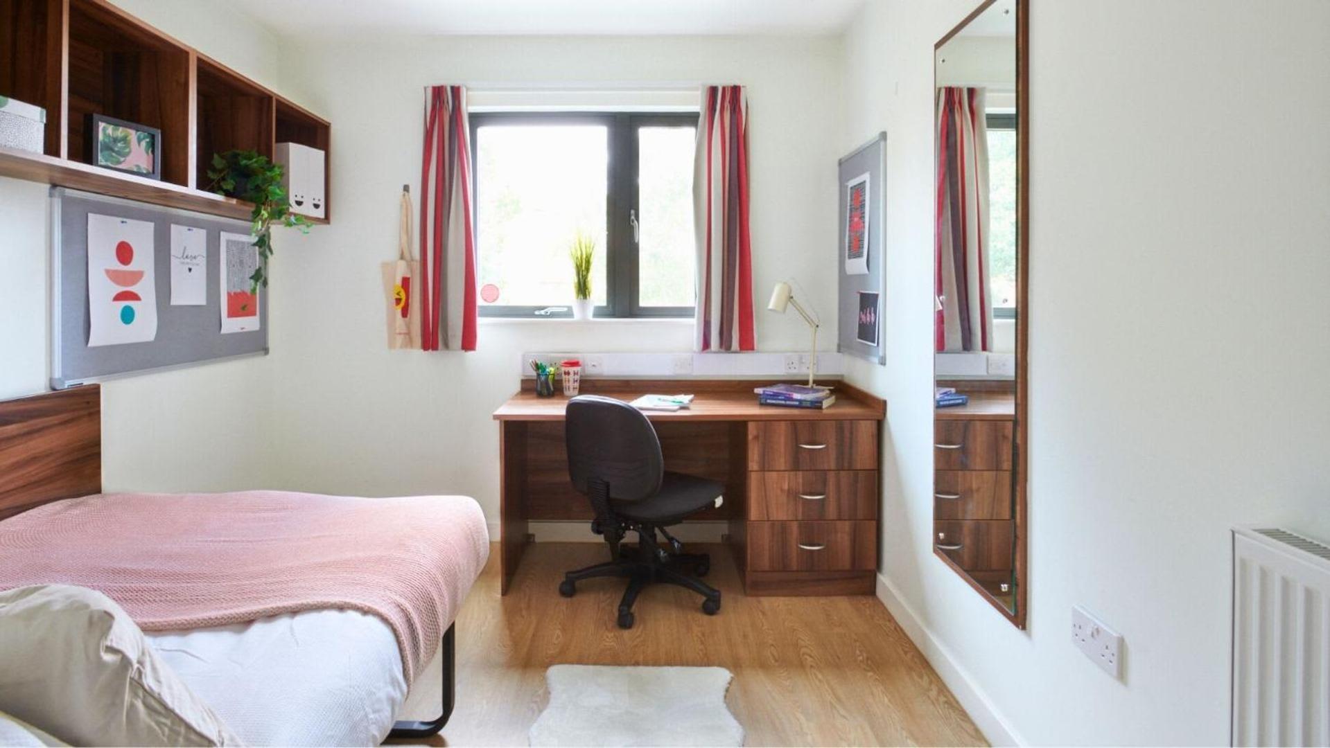 Stylish Private Ensuite In The Heart Of Apartment *