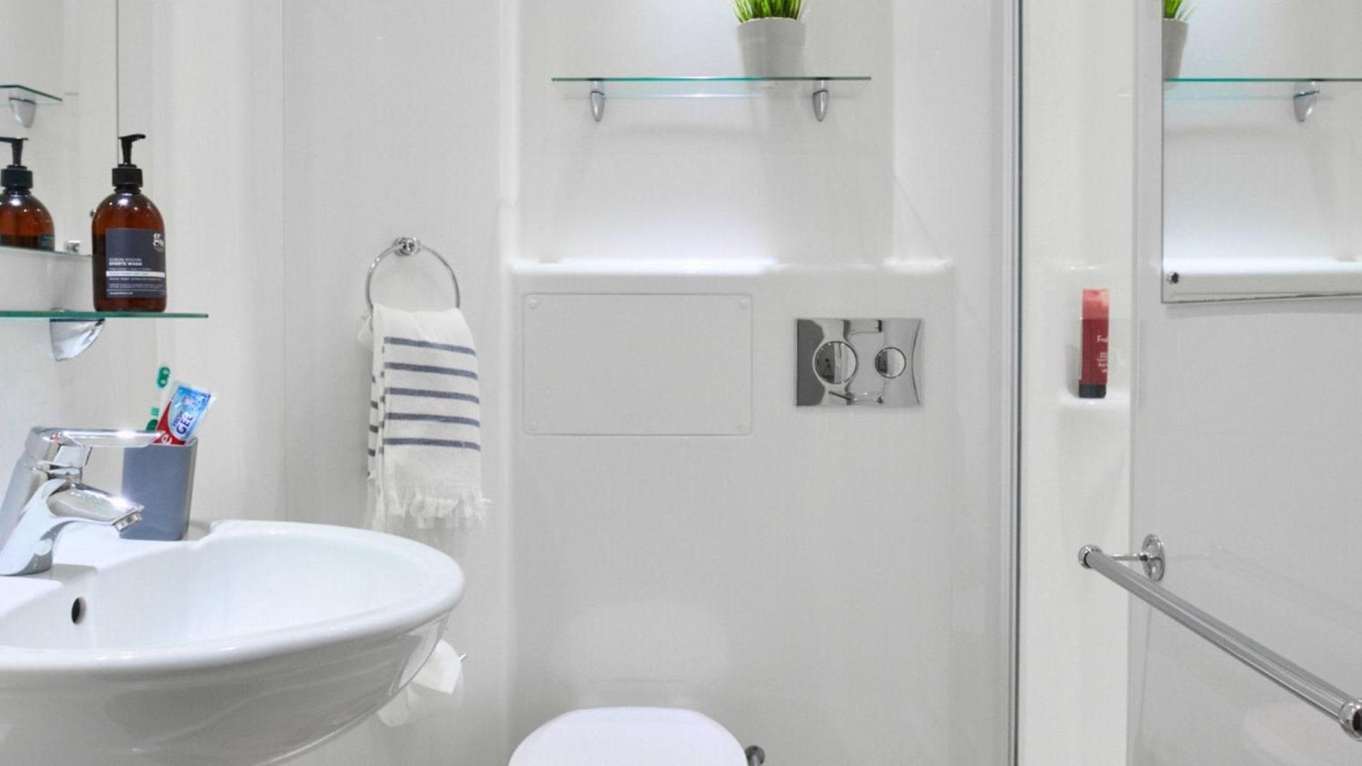 Stylish Private Ensuite In The Heart Of