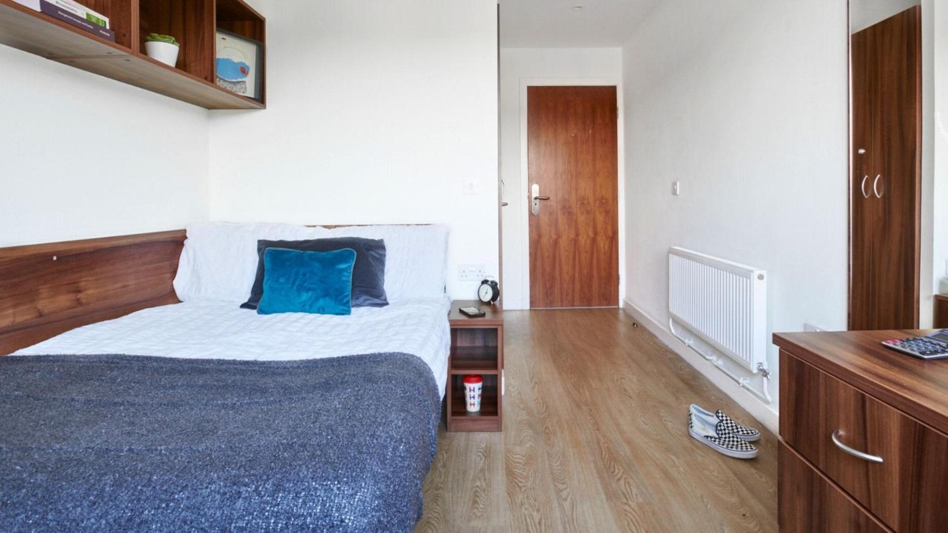 Stylish Private Ensuite In The Heart Of *