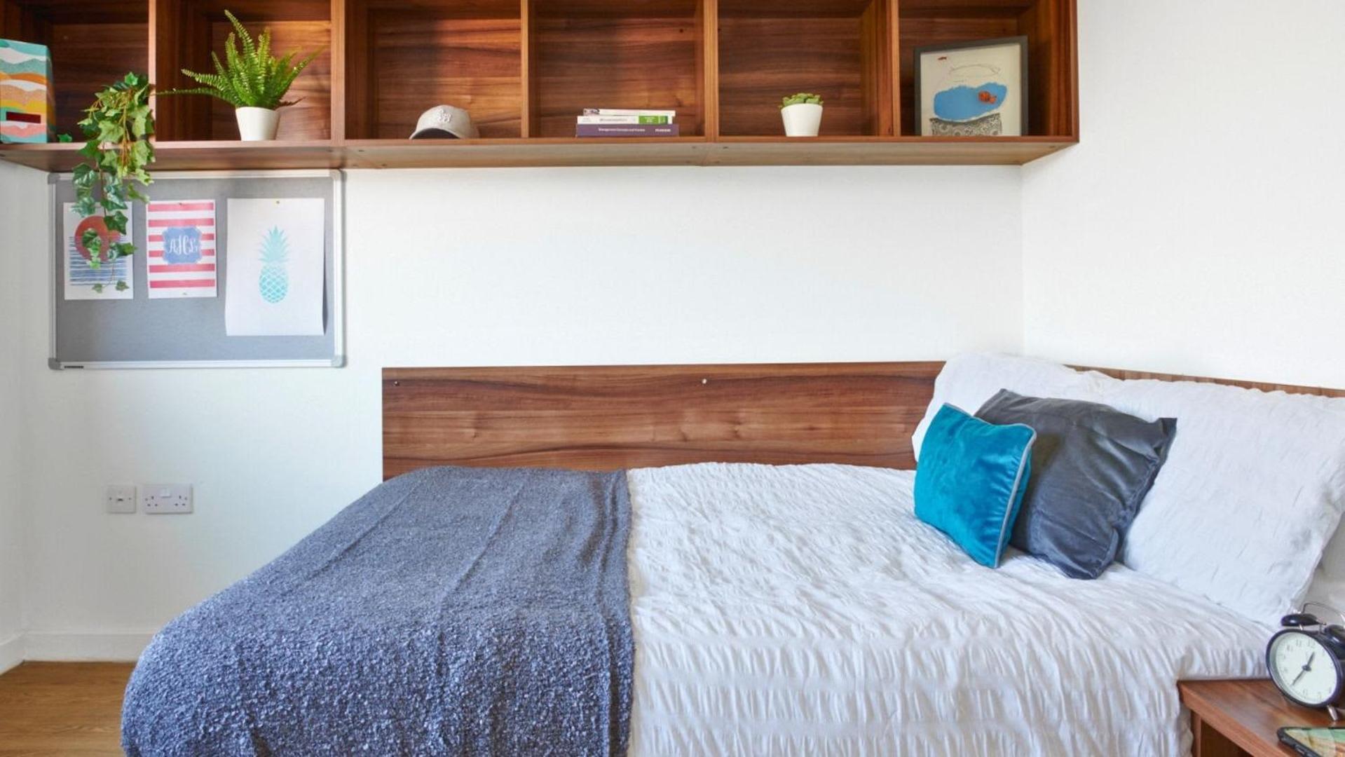 Stylish Private Ensuite In The Heart Of